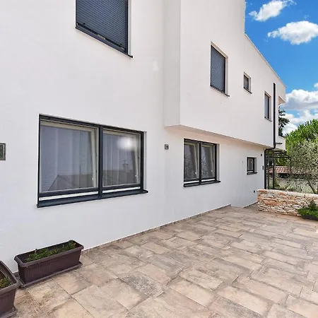 Valter 2284 アパート