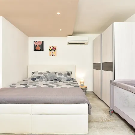 Valter 2284 Apartment *