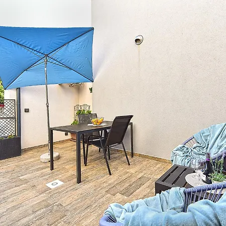 Valter 2284 Apartment
